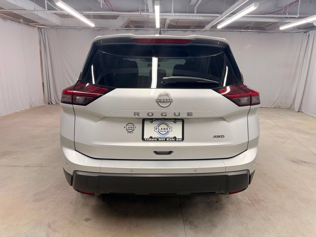 Used 2024 Nissan Rogue S AWD/4WD image 12