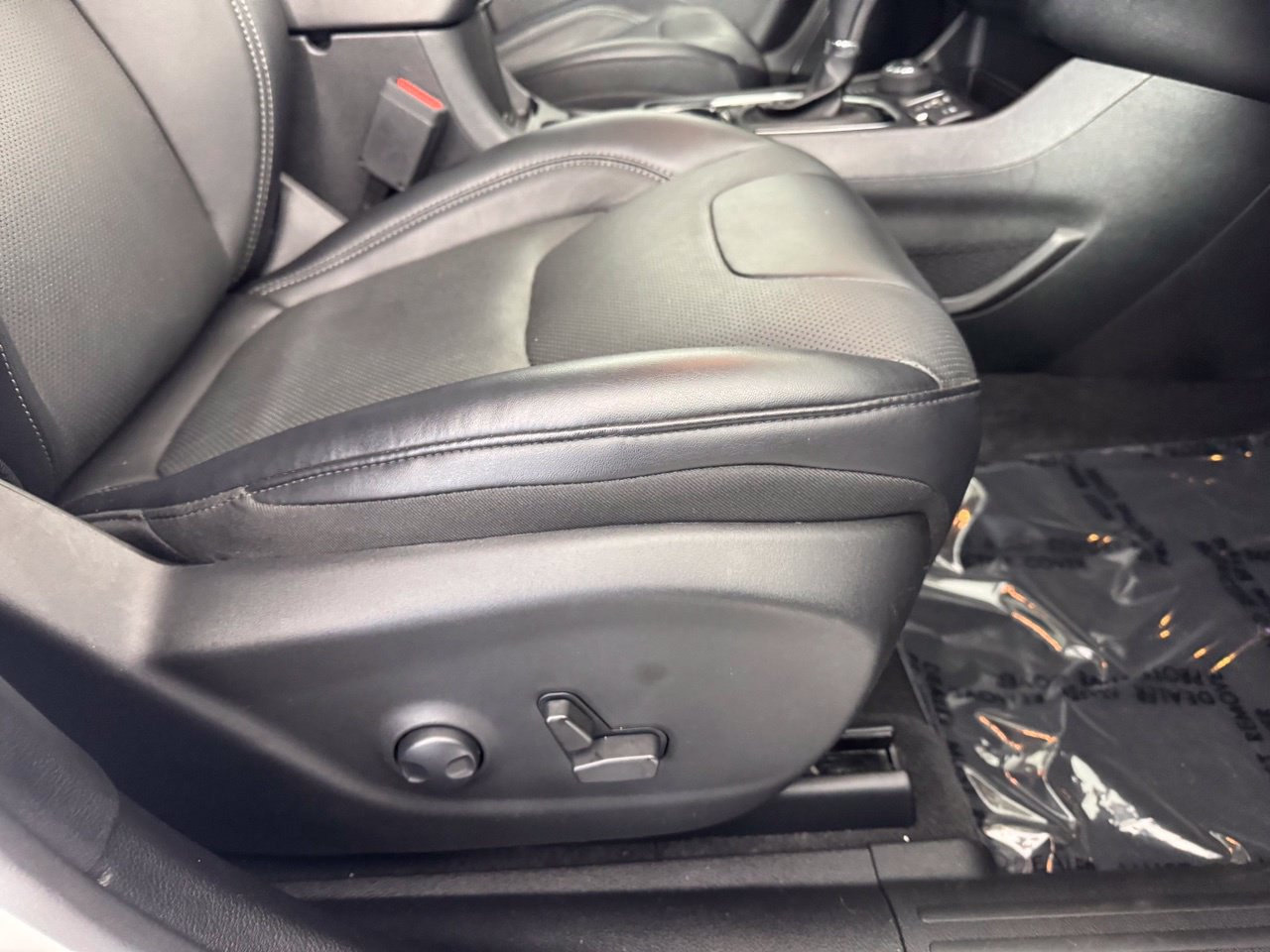 Used 2022 Jeep Cherokee Limited w/ Mopar Interior Package AWD/4WD image 36