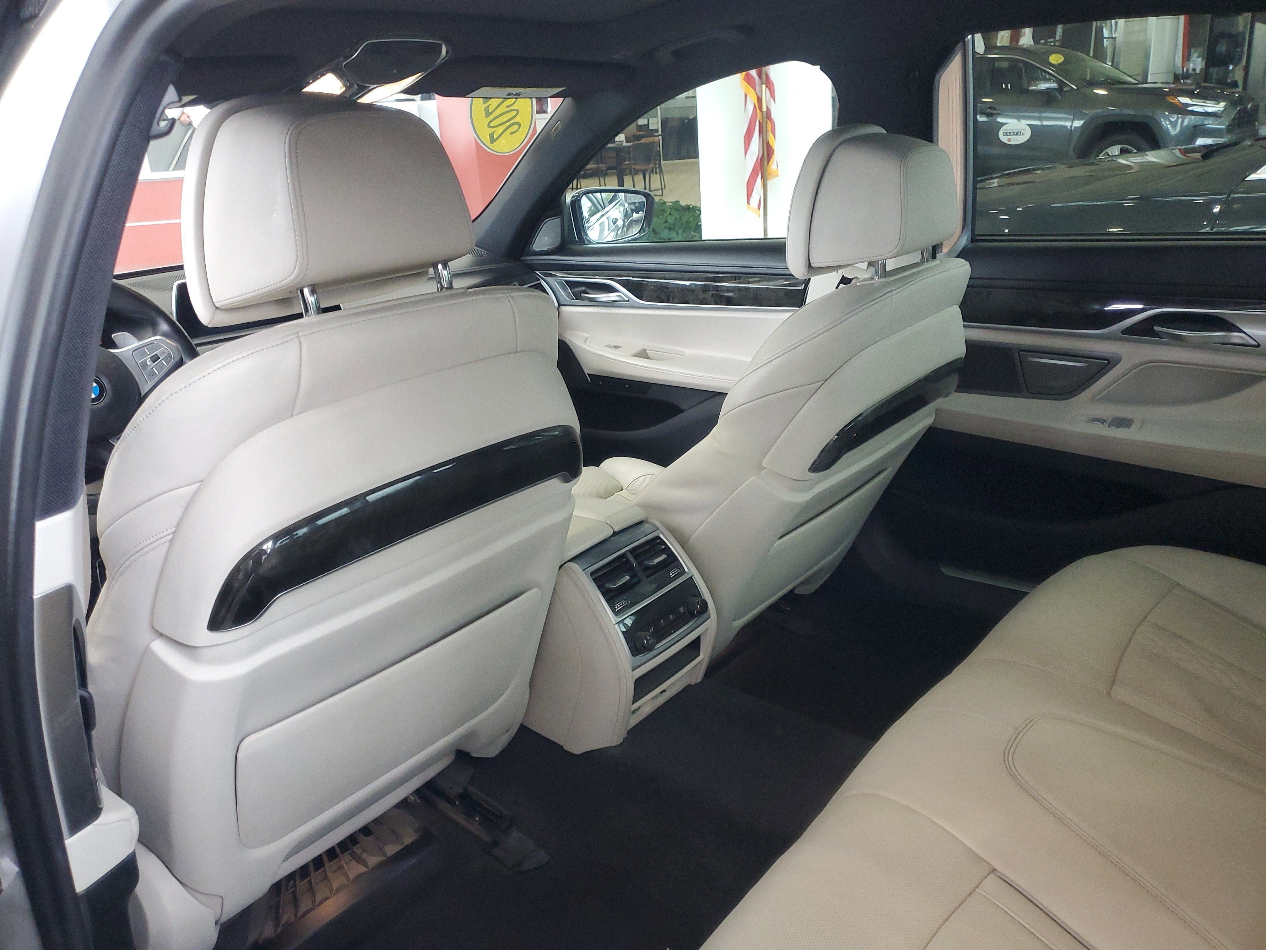 Used 2022 BMW 750Li xDrive AWD/4WD image 10