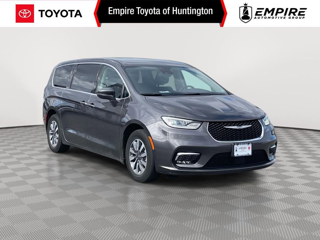 Used 2022 Chrysler Pacifica Touring-L