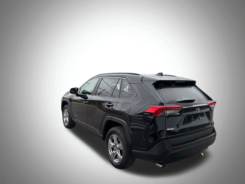 Used 2025 Toyota RAV4 XLE image 3