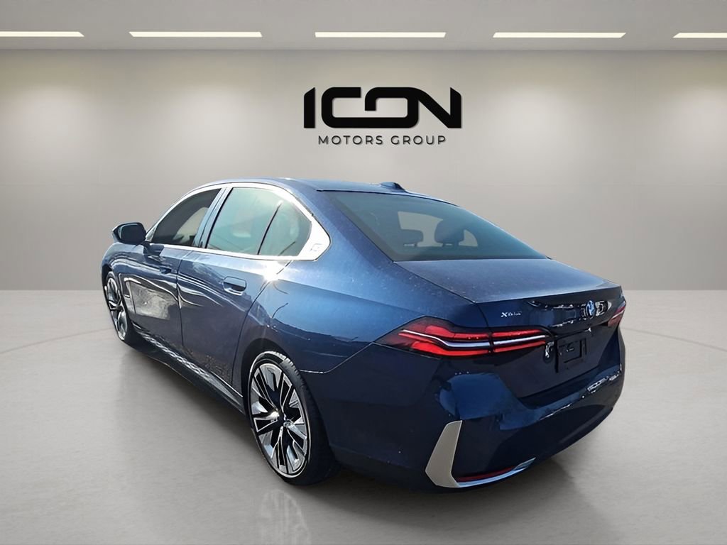 Used 2026 BMW 540i xDrive image 2