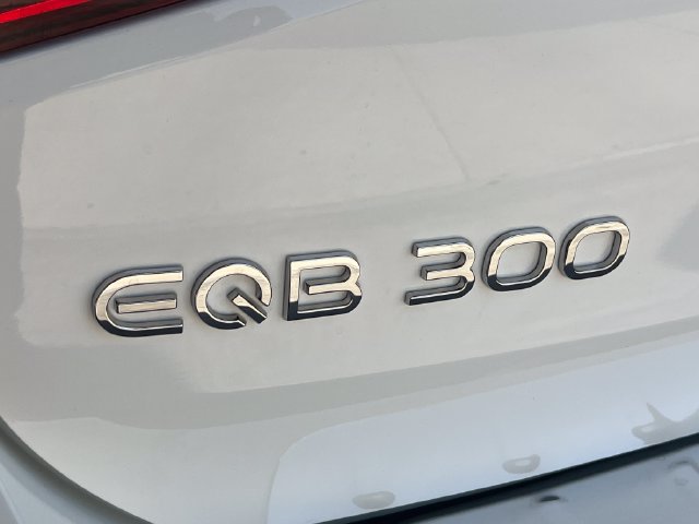 Used 2025 Mercedes-Benz EQB 300 4MATIC image 22