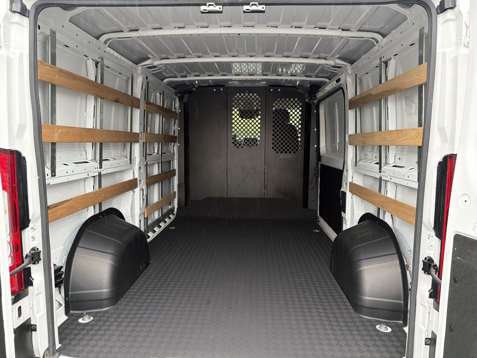 Used 2025 RAM ProMaster 2500 w/ U-Haul Equipment Group FWD image 23