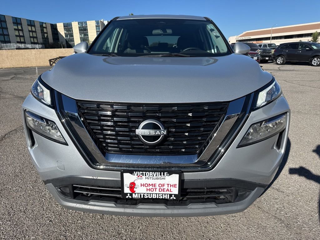 Used 2022 Nissan Rogue SV image 2