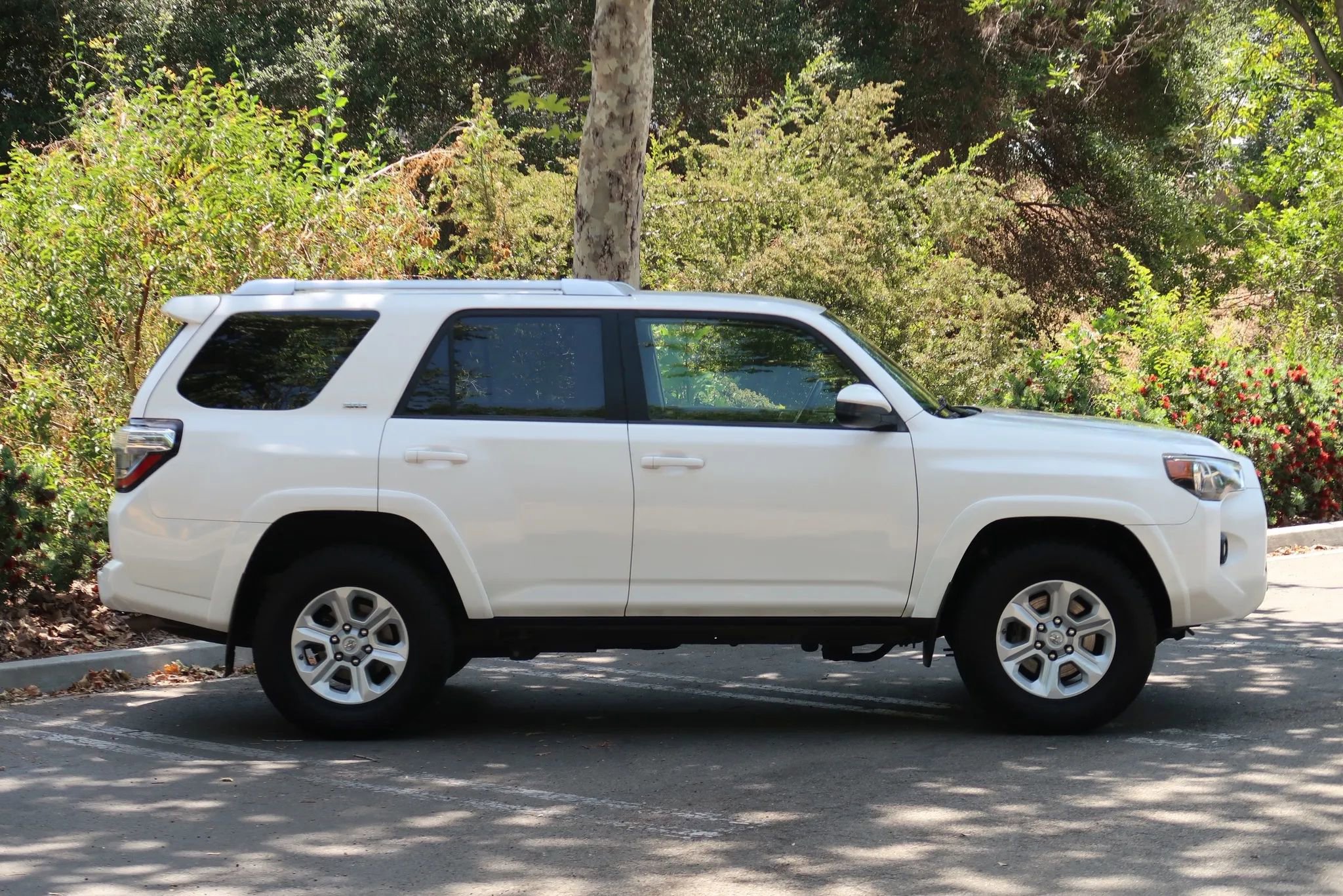 Used 2014 Toyota 4Runner SR5 RWD image 9