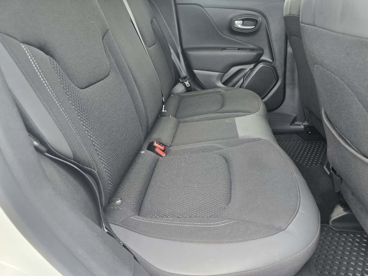 Used 2023 Jeep Renegade Latitude w/ Premium Group AWD/4WD image 19