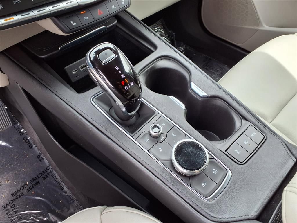 Used 2023 Cadillac XT4 Luxury w/ Cold Weather Package FWD image 24