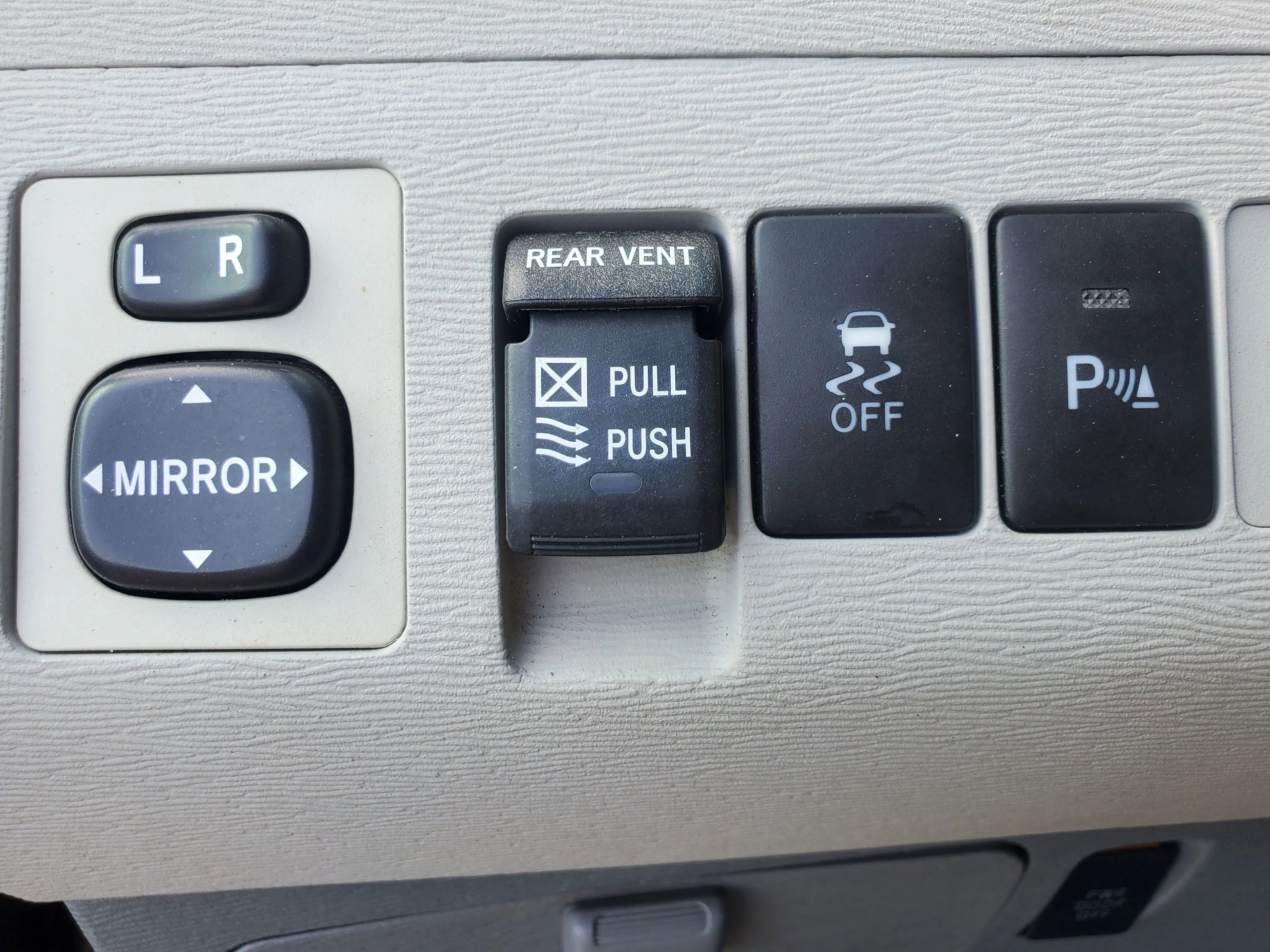 Used 2012 Toyota Sienna XLE w/ XLE Navigation Pkg FWD image 37