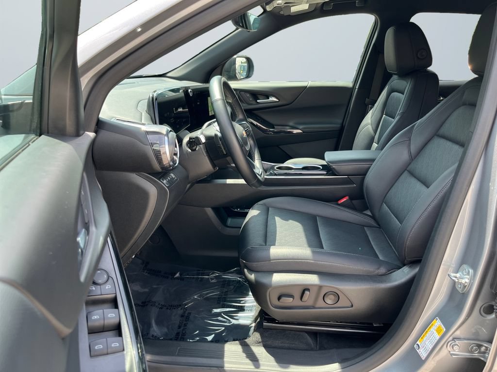 Used 2025 Chevrolet Equinox LT w/ Convenience Package II AWD/4WD image 9