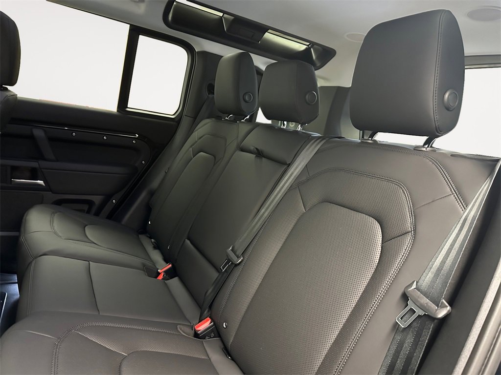 New 2026 Land Rover Defender 110 X-Dynamic SE image 13