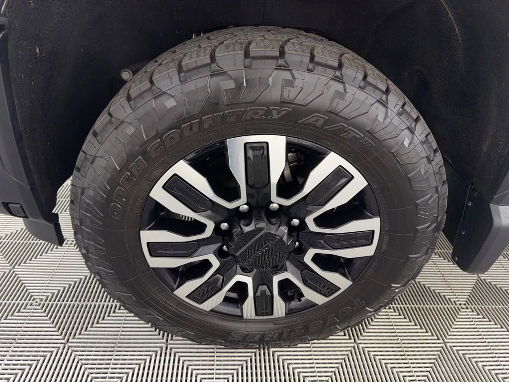 Used 2024 GMC Sierra 2500 Denali Ultimate AWD/4WD image 12