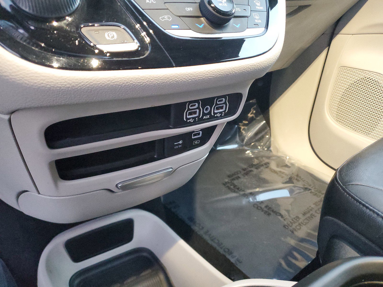 Used 2022 Chrysler Pacifica Touring-L FWD image 22