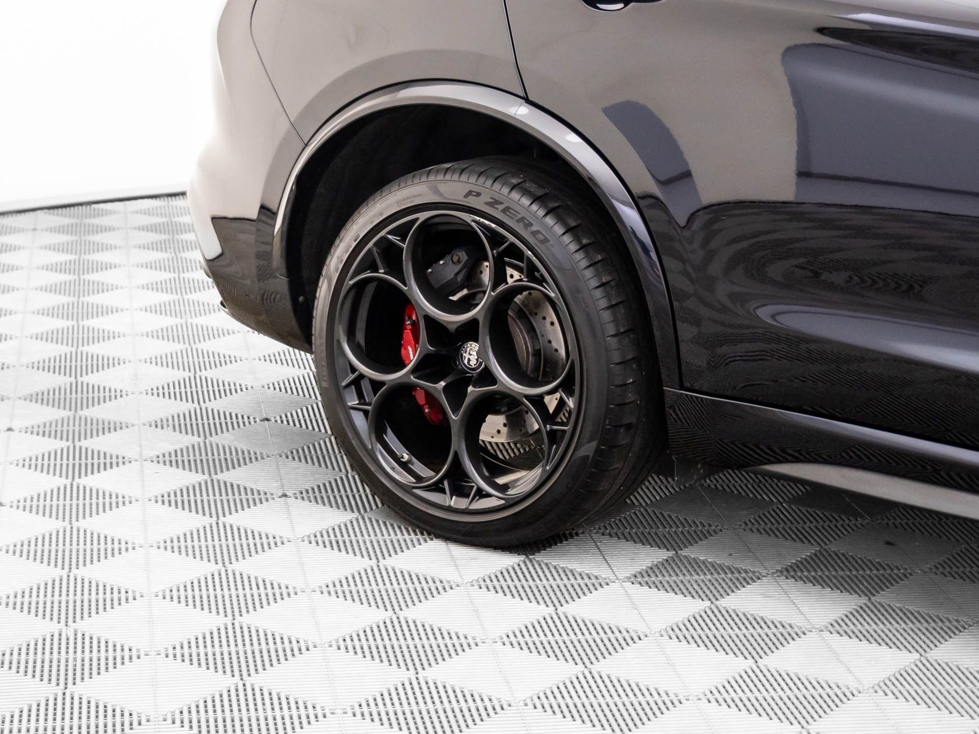 Used 2024 Alfa Romeo Stelvio Quadrifoglio w/ Active Assist Plus Package image 37