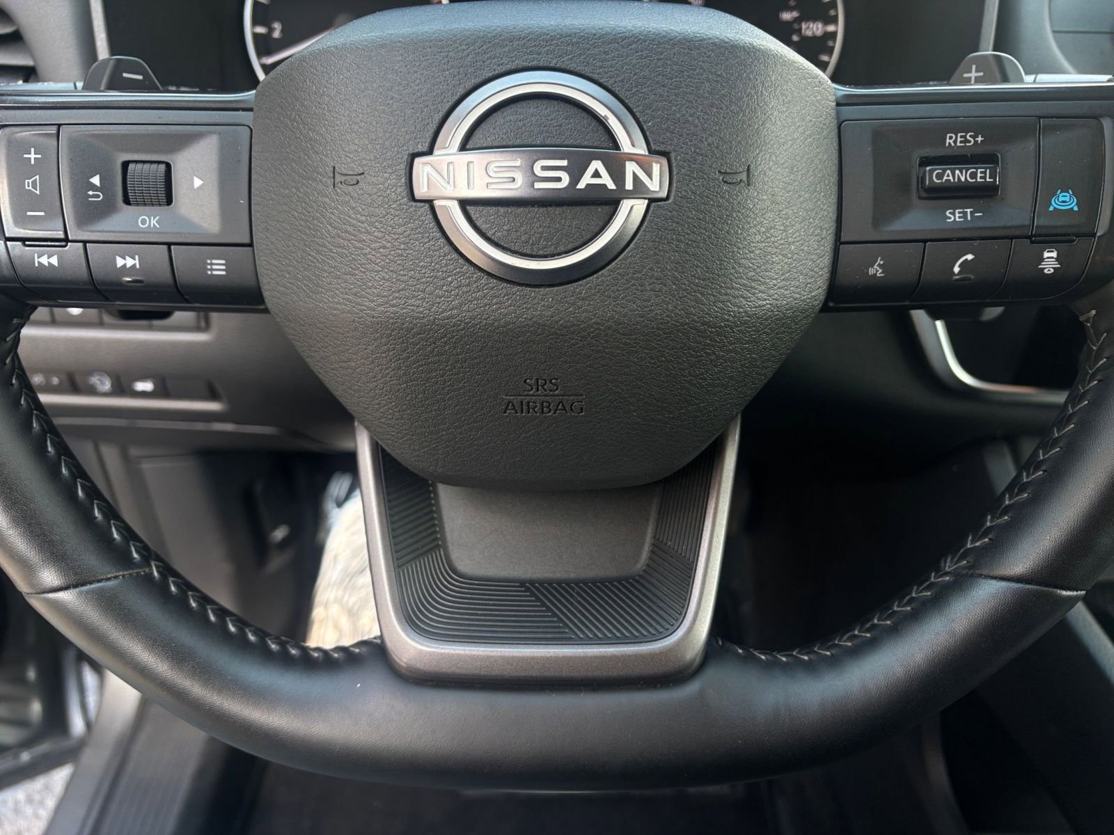 Used 2025 Nissan Rogue SV FWD image 30
