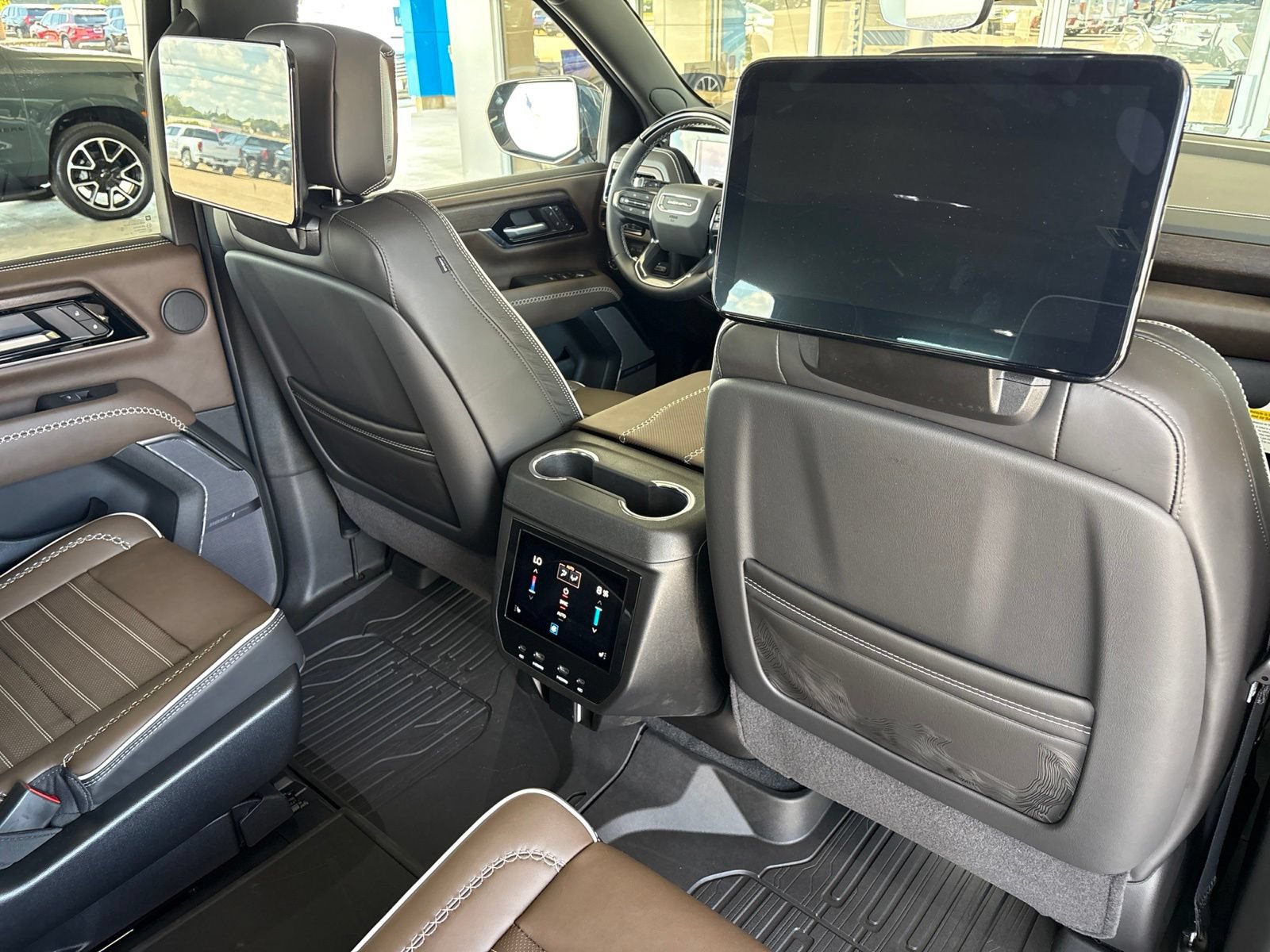 New 2026 GMC Yukon XL Denali Ultimate w/ LPO, Floor Liner Package AWD/4WD image 27