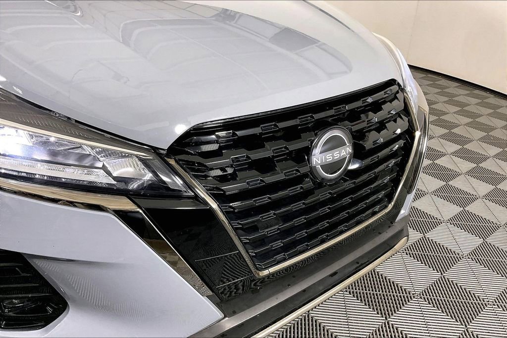 Certified 2024 Nissan Kicks SR w/ SR Premium Package FWD image 38