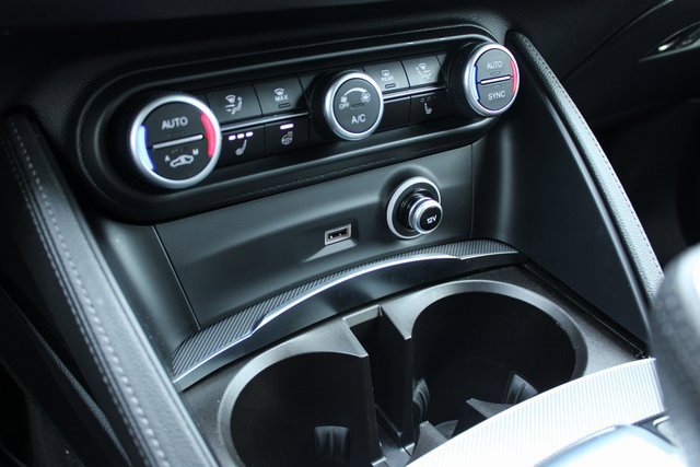 Used 2024 Alfa Romeo Stelvio Ti image 20