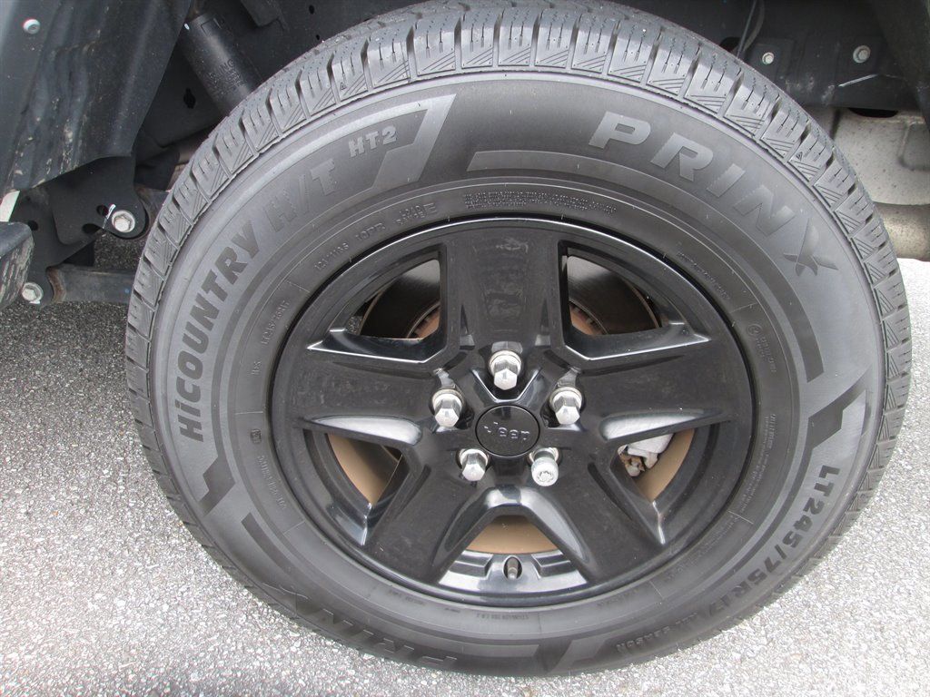 Used 2021 Jeep Gladiator Sport image 19