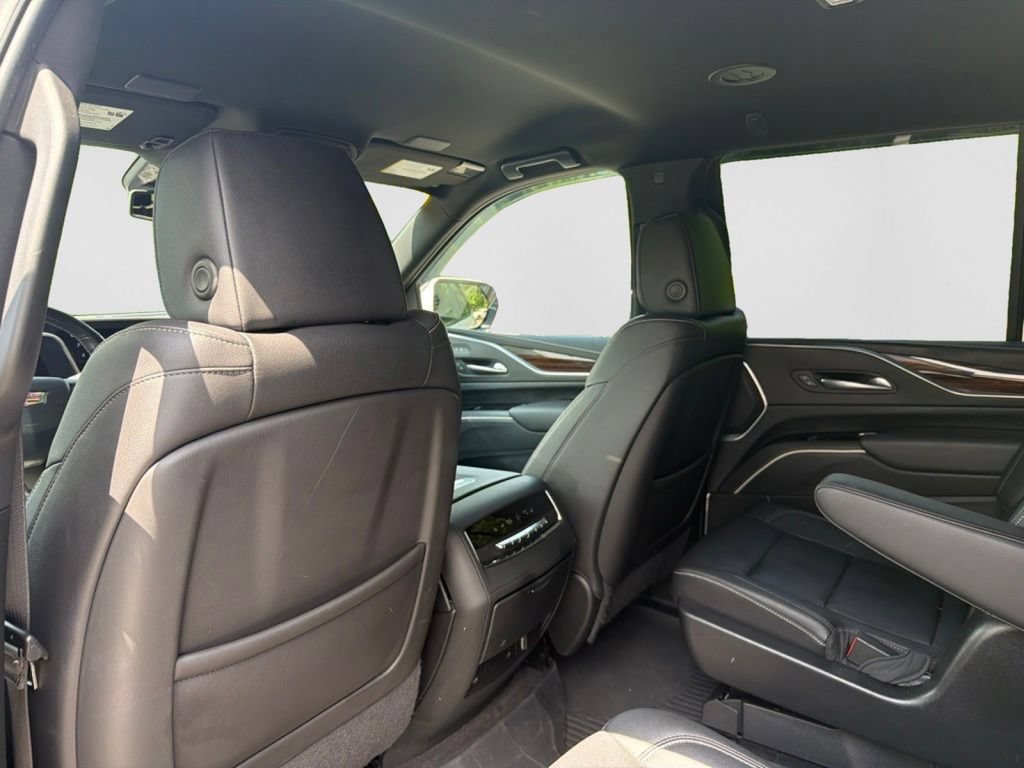Used 2022 Cadillac Escalade Luxury AWD/4WD image 14