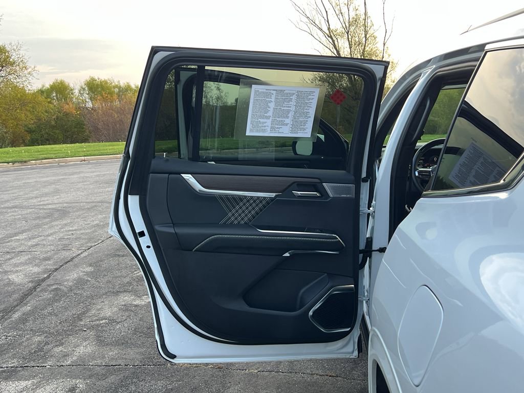 Used 2024 GMC Acadia Denali w/ Super Cruise Package image 35