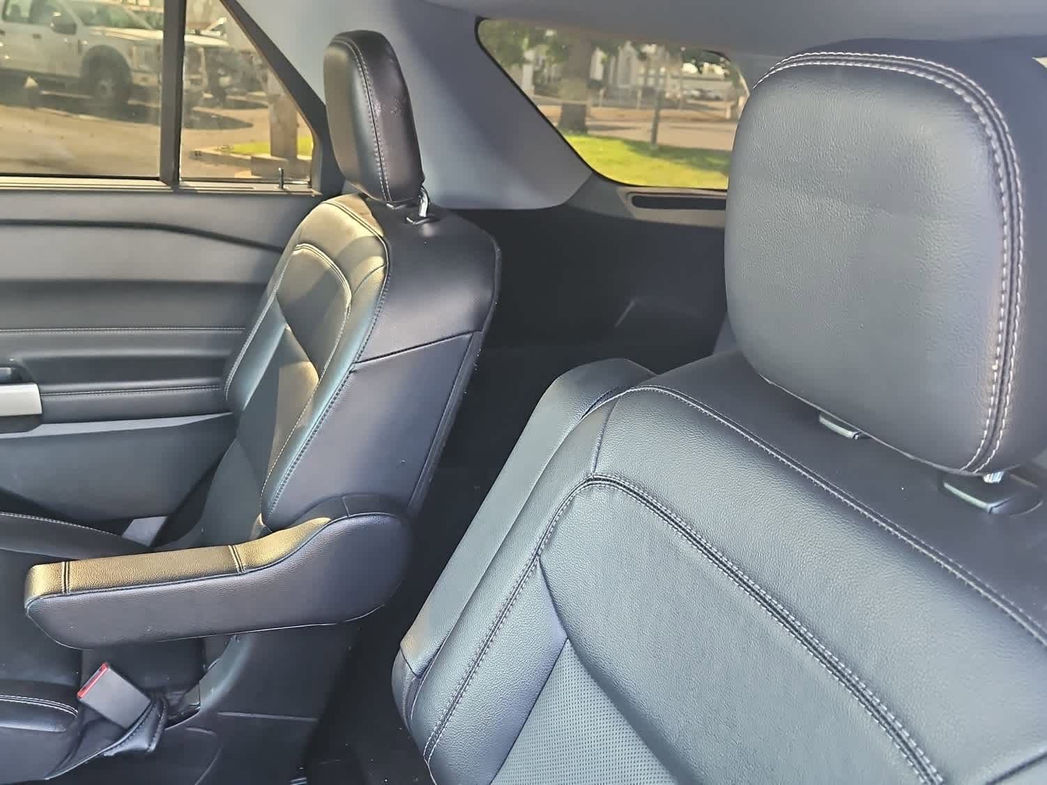 Used 2023 Ford Explorer Limited w/ Limited Technology Package image 12