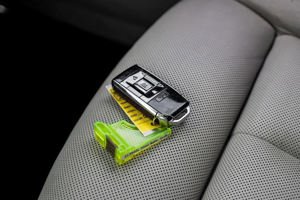 Used 2022 Rolls-Royce Cullinan Black Badge image 63