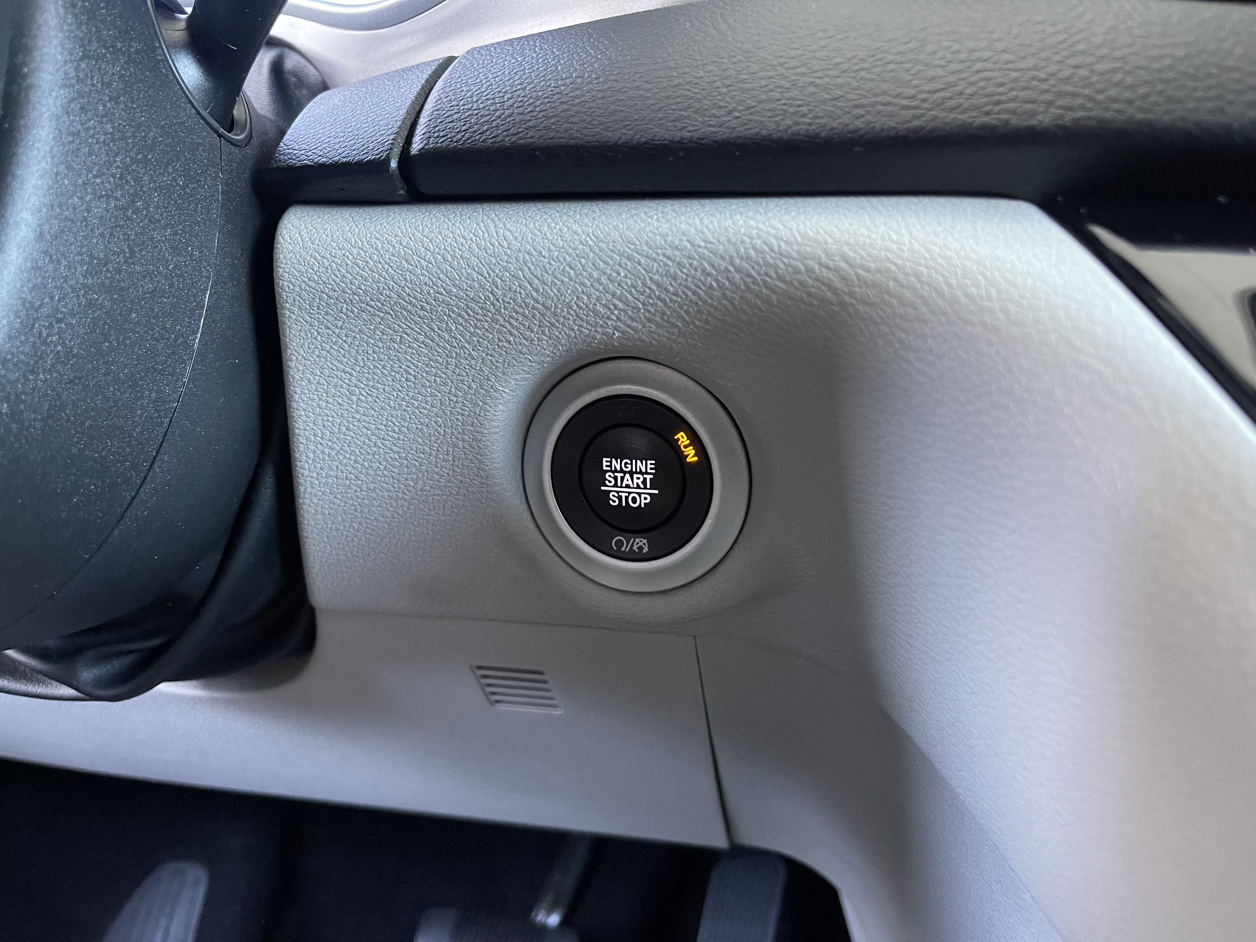 Used 2024 Chrysler Pacifica Touring-L FWD image 31