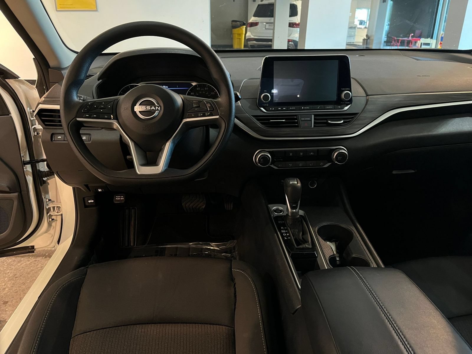 Used 2025 Nissan Altima 2.5 SV FWD image 34