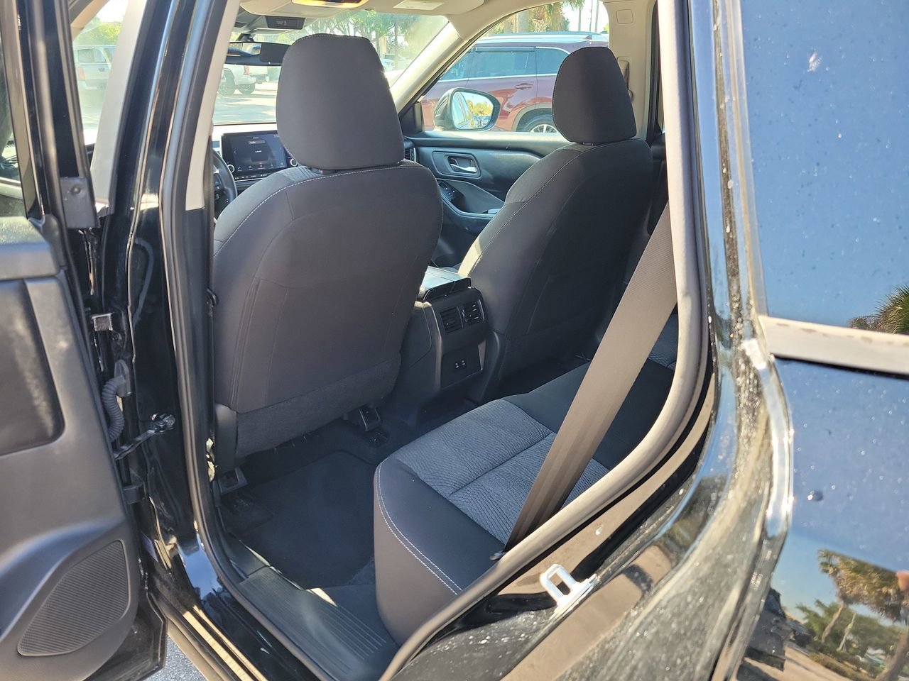 Used 2025 Nissan Rogue SV image 9