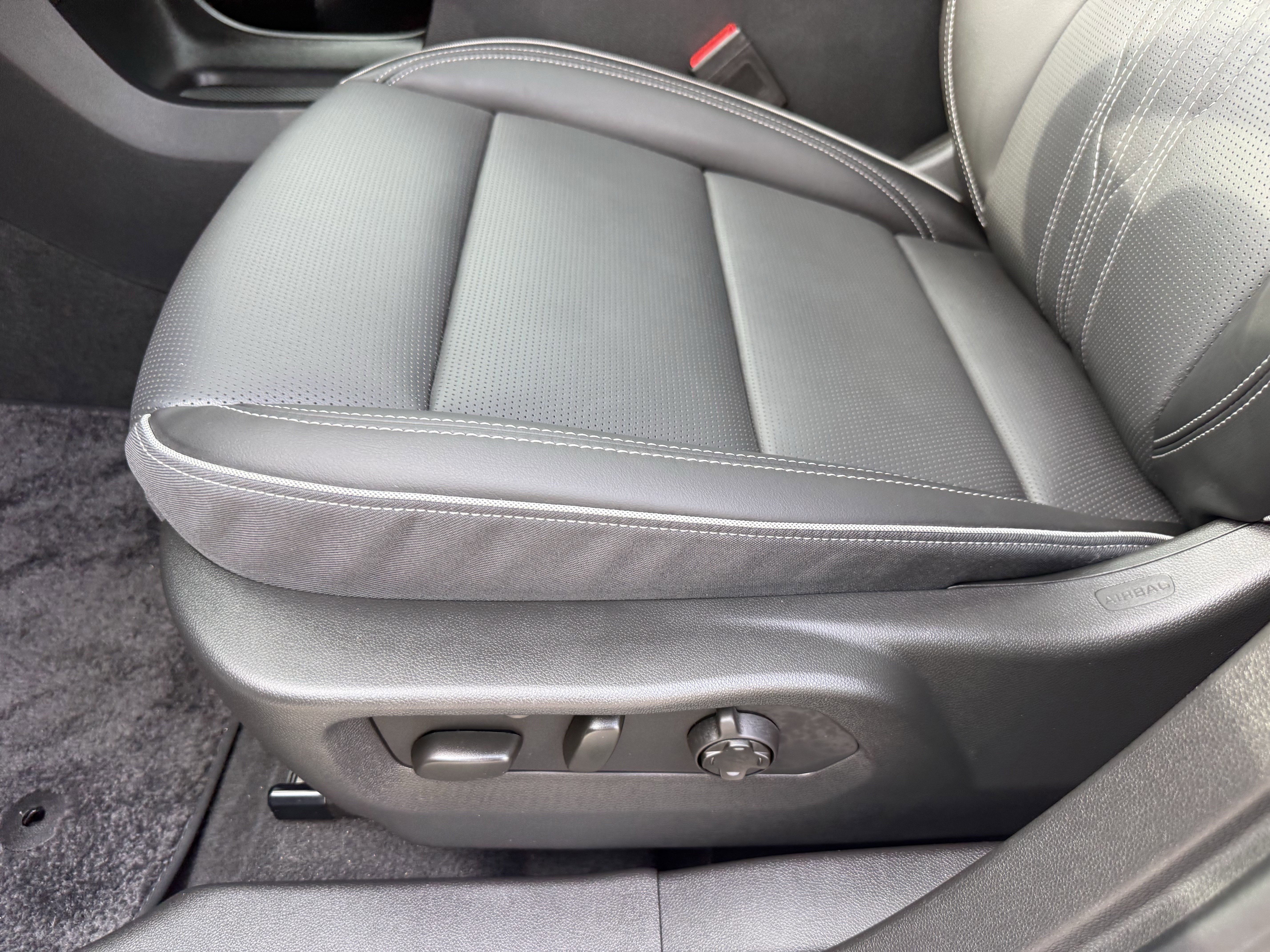 Used 2024 Buick Envision Avenir image 28