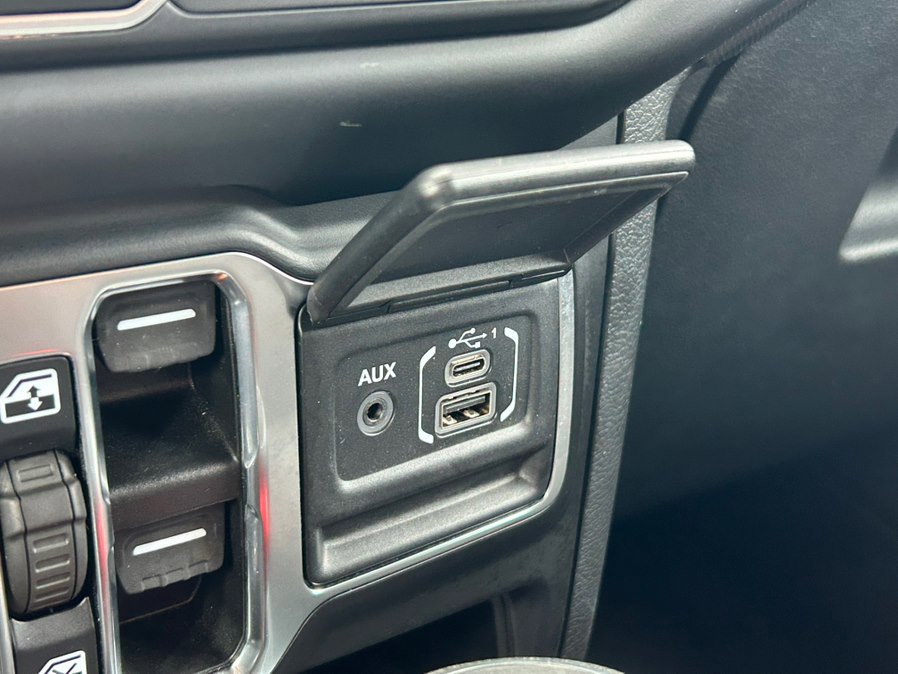 Used 2023 Jeep Wrangler Unlimited w/ Sun & Screen Package AWD/4WD image 35