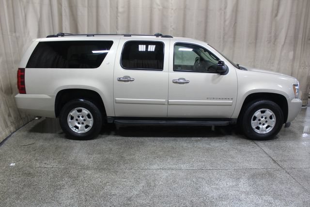 Used 2007 Chevrolet Suburban LT w/ LT Preferred Equipment Group AWD/4WD image 3