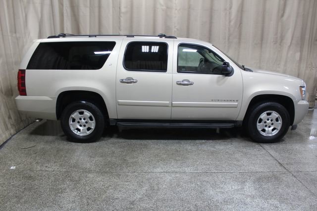 Used 2007 Chevrolet Suburban LT w/ LT Preferred Equipment Group image 3