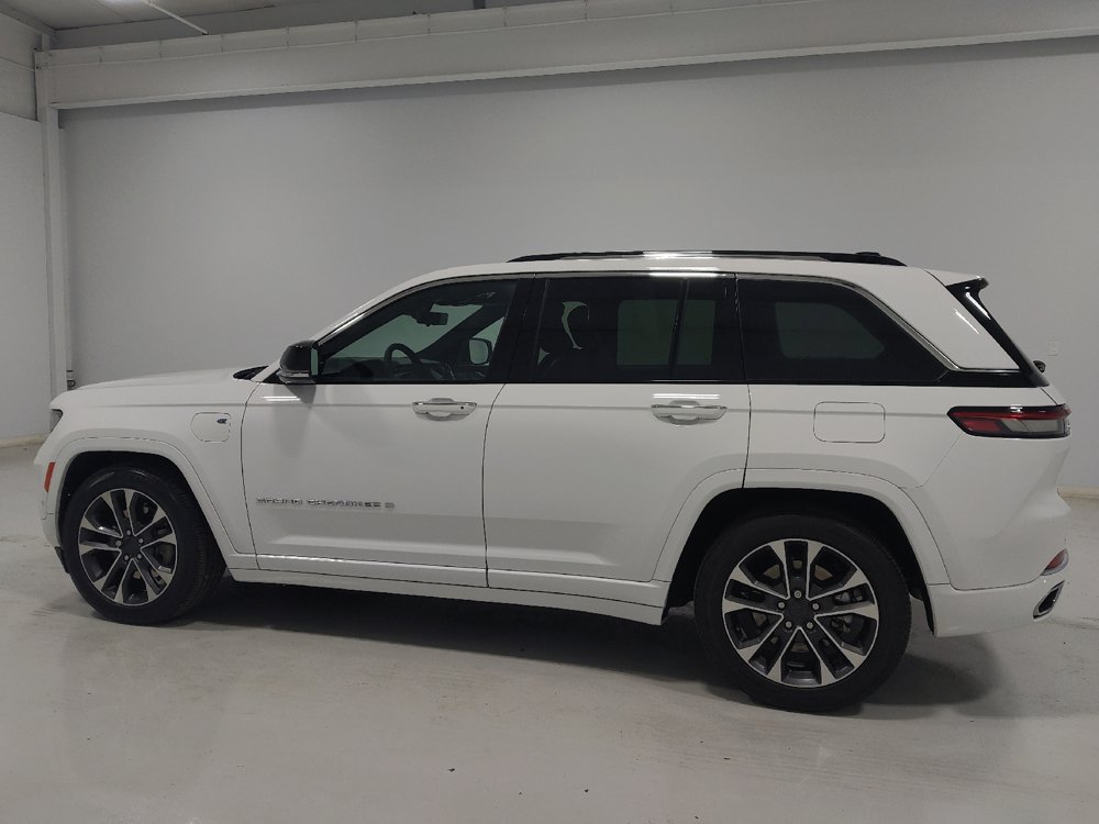 Used 2022 Jeep Grand Cherokee Overland w/ Luxury Tech Group IV AWD/4WD image 3