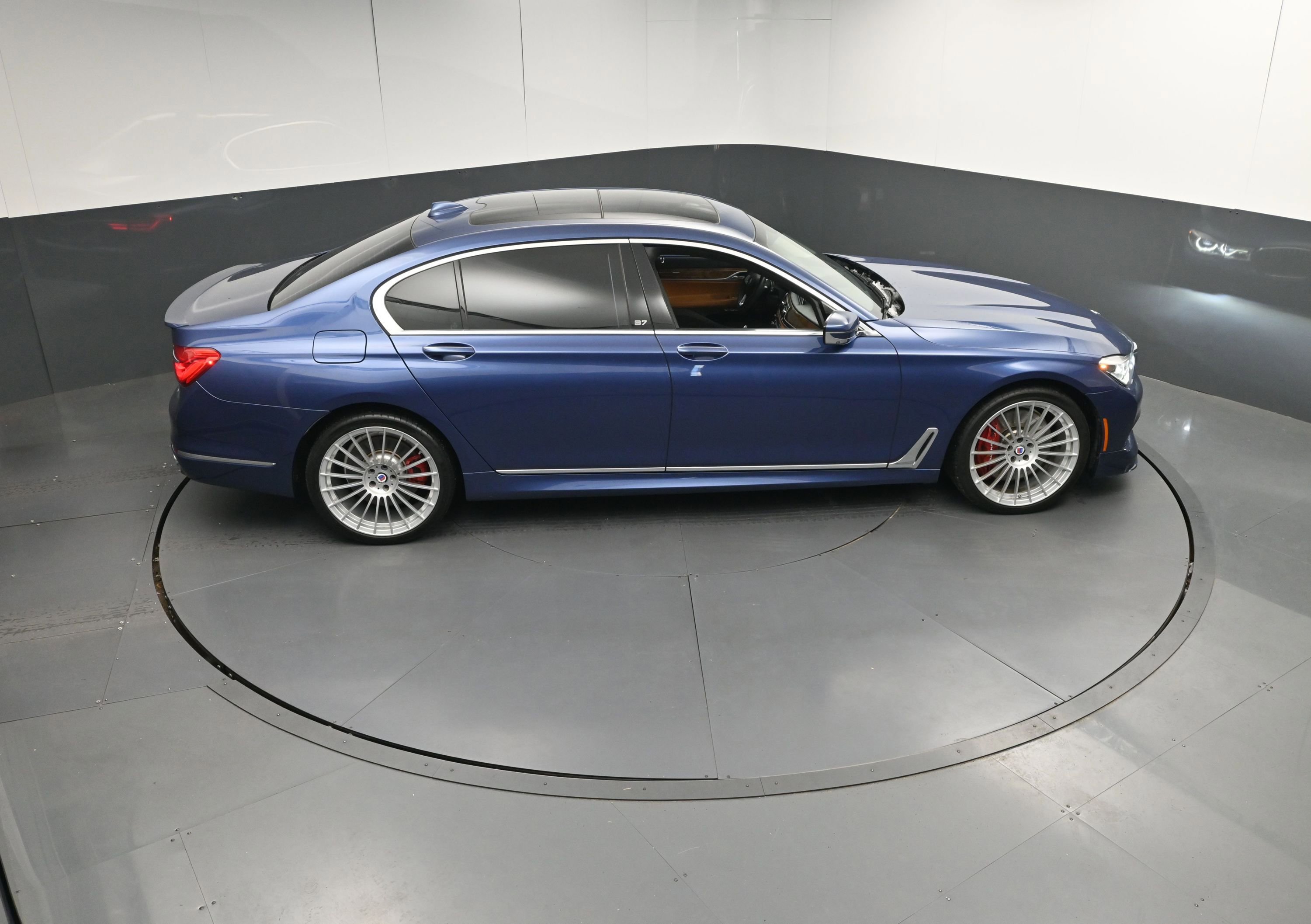 Used 2017 BMW 750i xDrive image 39