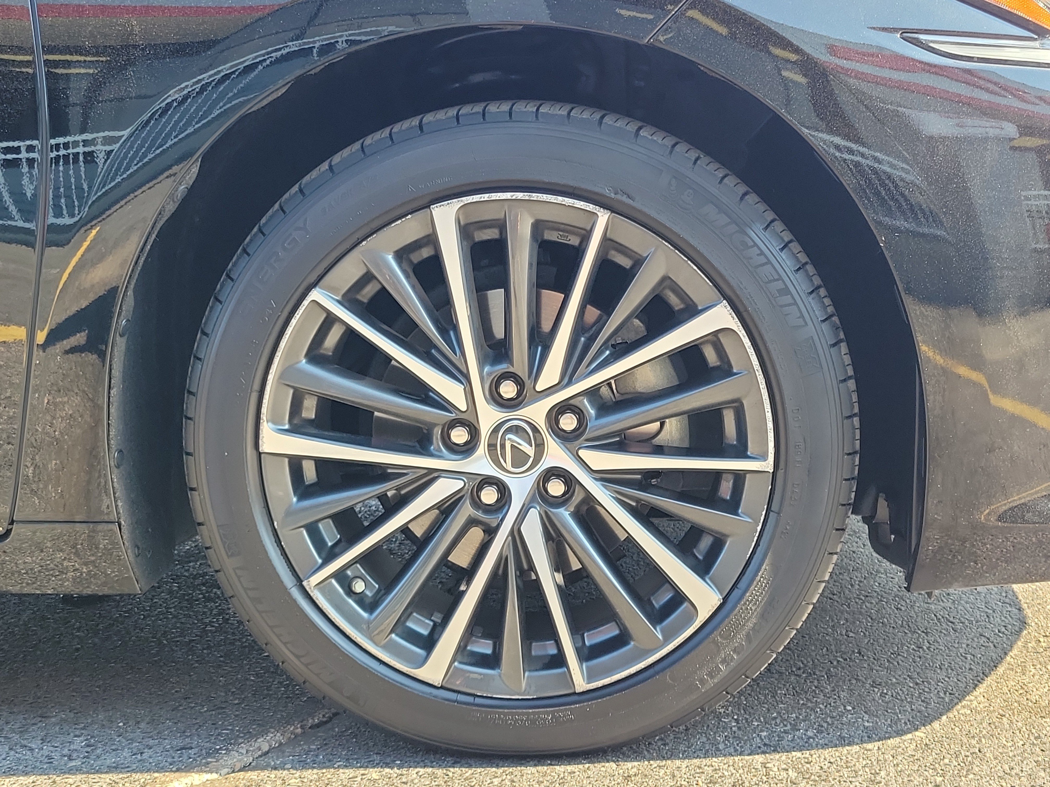 Used 2023 Lexus ES 350 w/ Premium Package FWD image 5