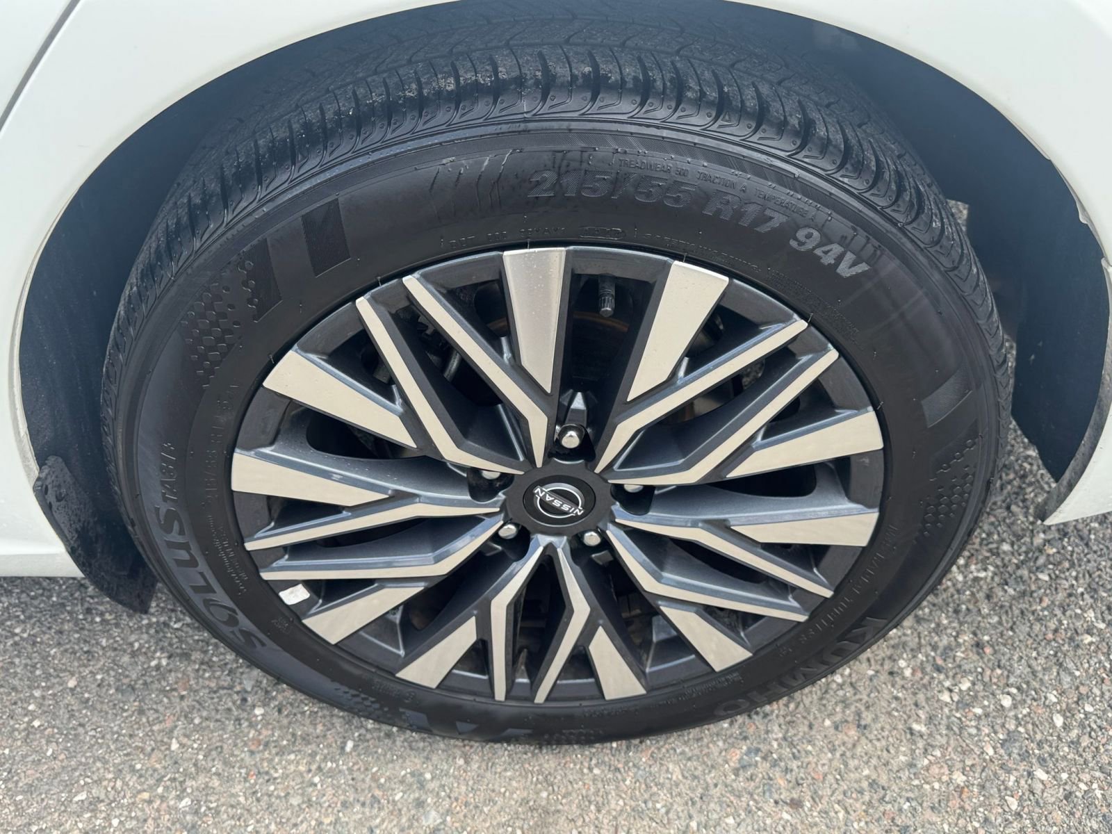 Used 2025 Nissan Altima 2.5 SV FWD image 30