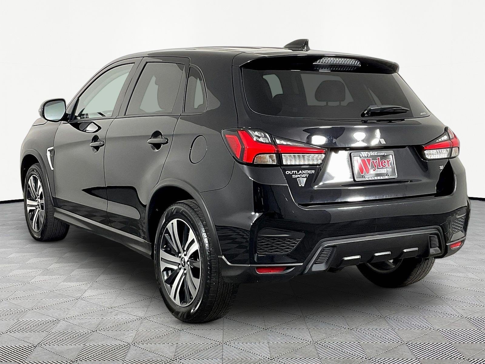Used 2026 Mitsubishi Outlander Sport SE AWD/4WD image 4