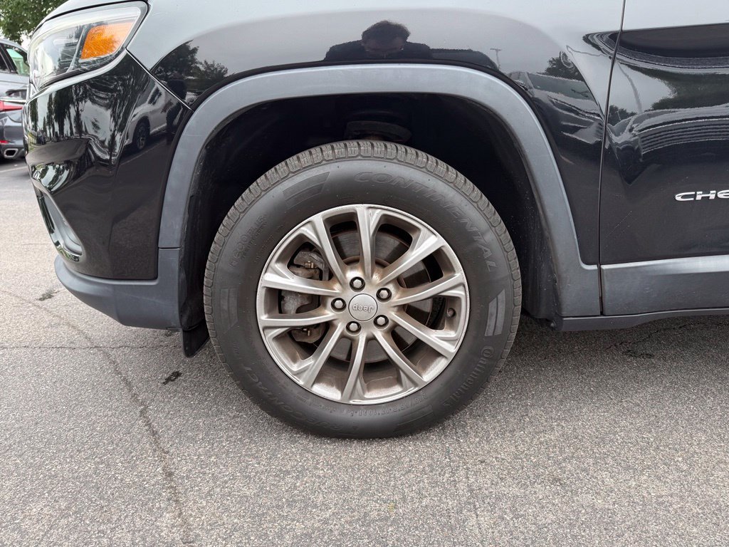 Used 2019 Jeep Cherokee Latitude Plus w/ Cold Weather Group AWD/4WD image 23