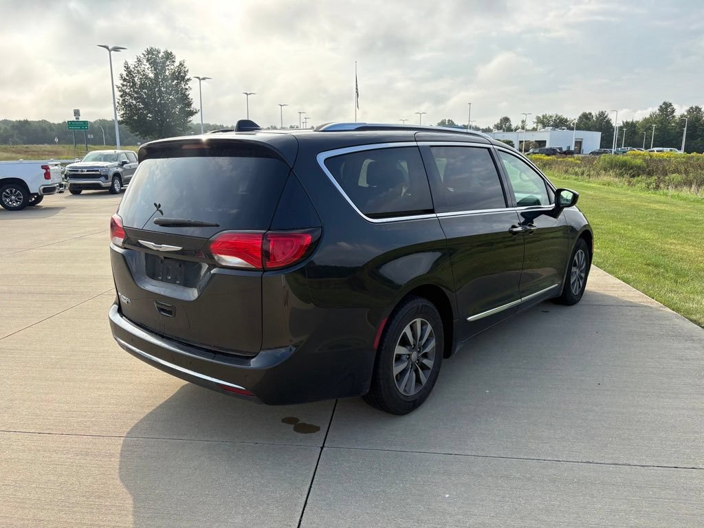 Used 2020 Chrysler Pacifica Touring-L Plus FWD image 6