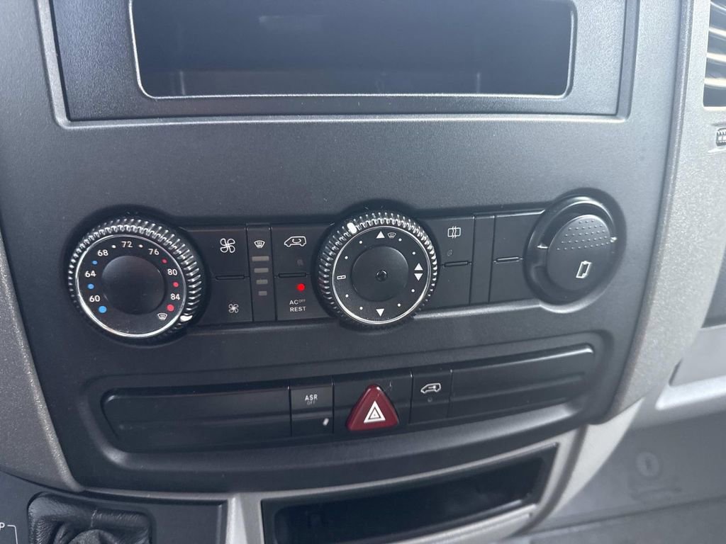 Used 2007 Freightliner Sprinter 3500 image 17