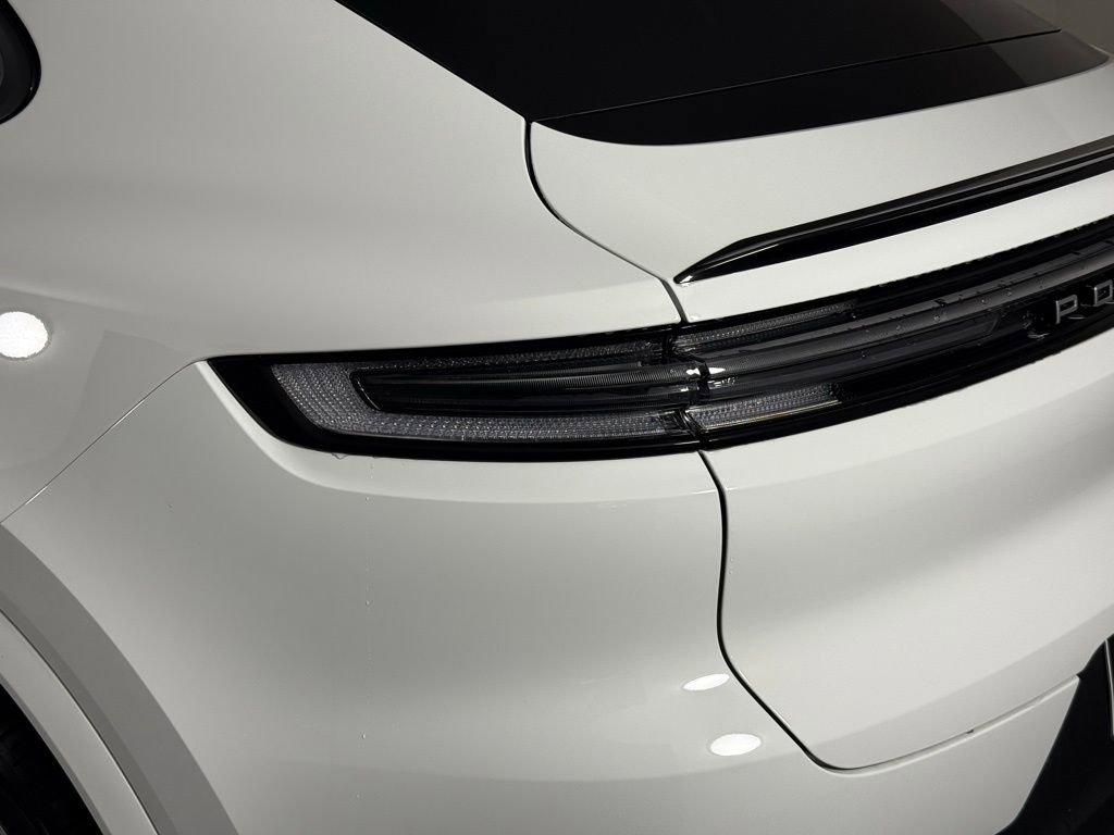Certified 2025 Porsche Cayenne Coupe image 16