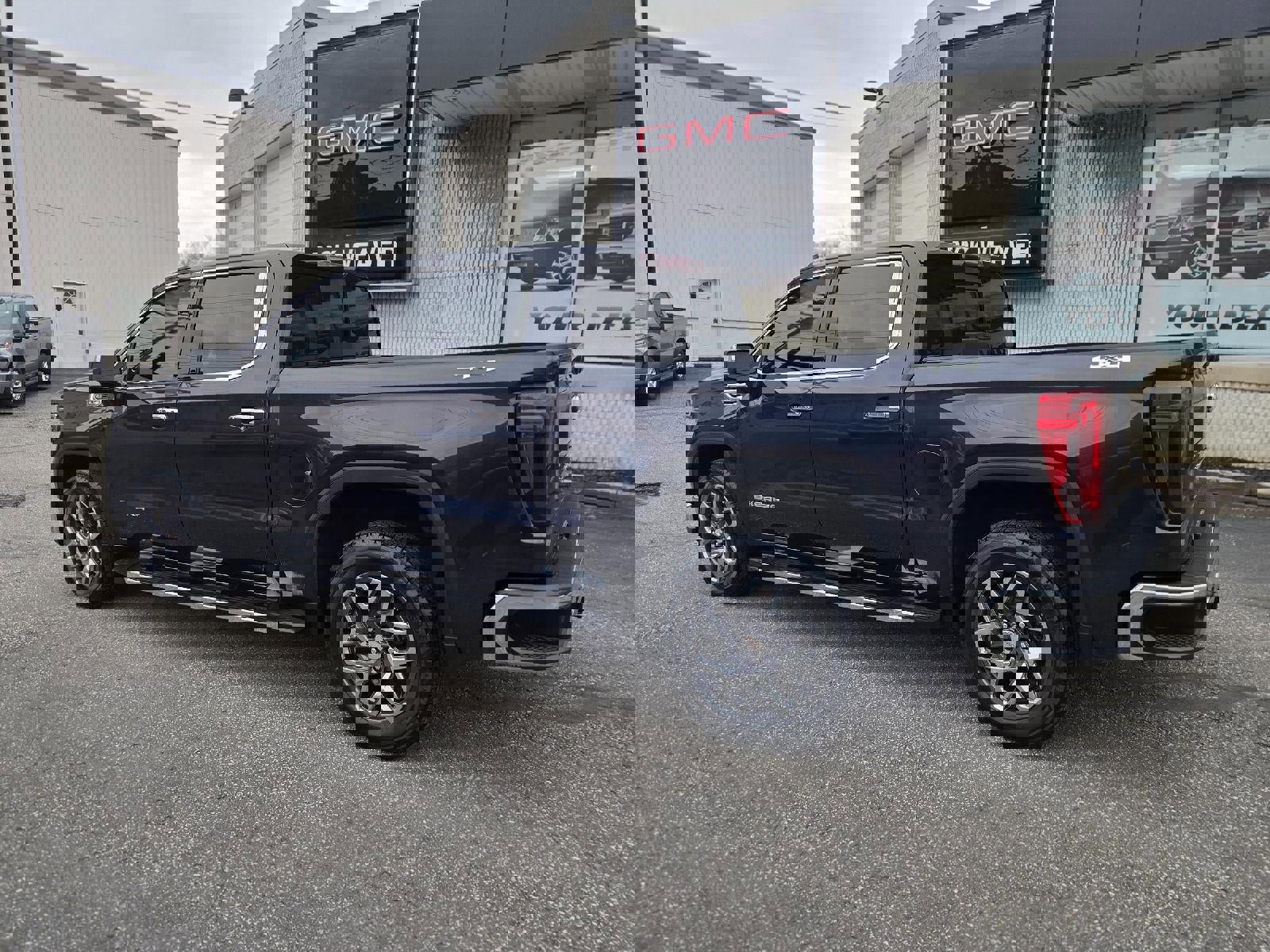 Certified 2022 GMC Sierra 1500 SLT w/ SLT Premium Plus Package image 5