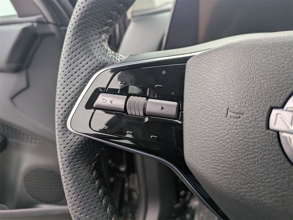 Used 2023 Nissan Ariya FWD image 18