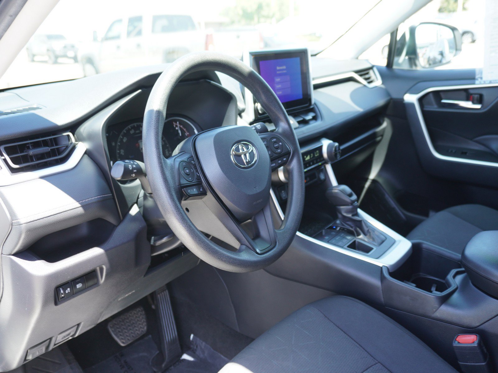 Used 2024 Toyota RAV4 XLE AWD/4WD image 19
