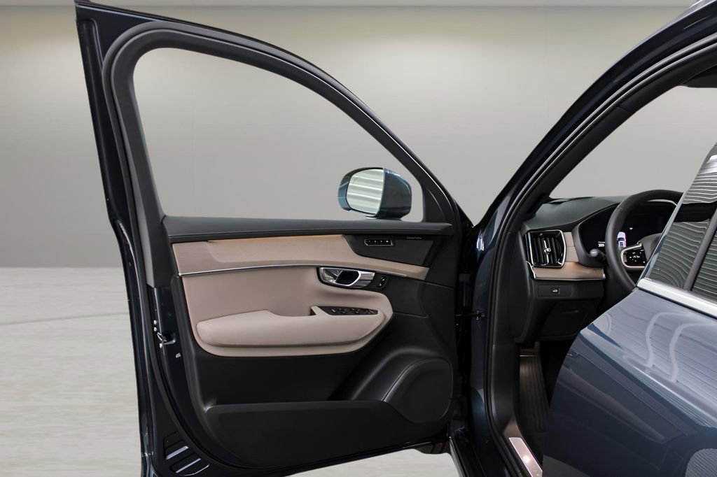 New 2026 Volvo XC90 B6 Plus w/ Protection Package Premier image 28