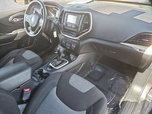 Used 2018 Jeep Cherokee Latitude w/ Altitude Package AWD/4WD image 27