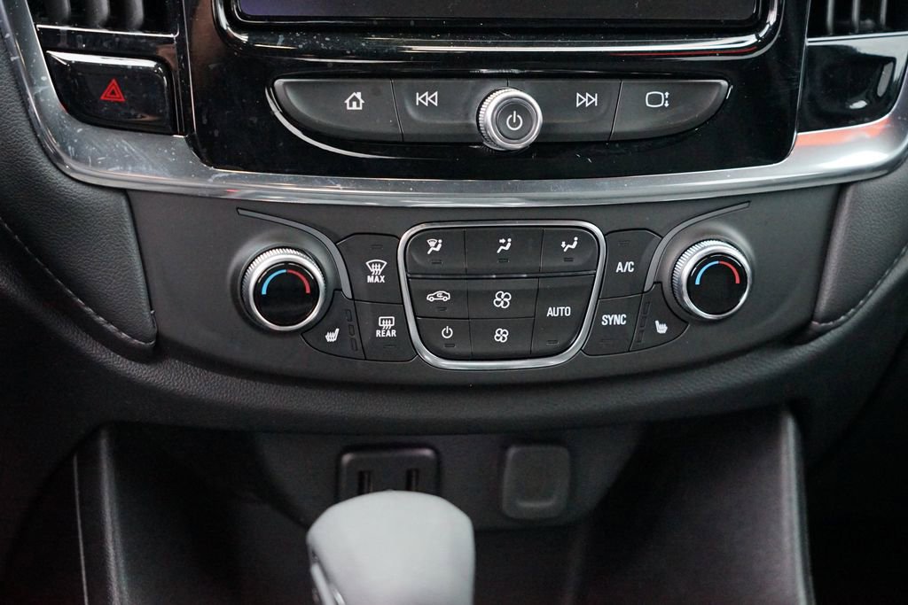 Used 2023 Chevrolet Traverse LT image 27