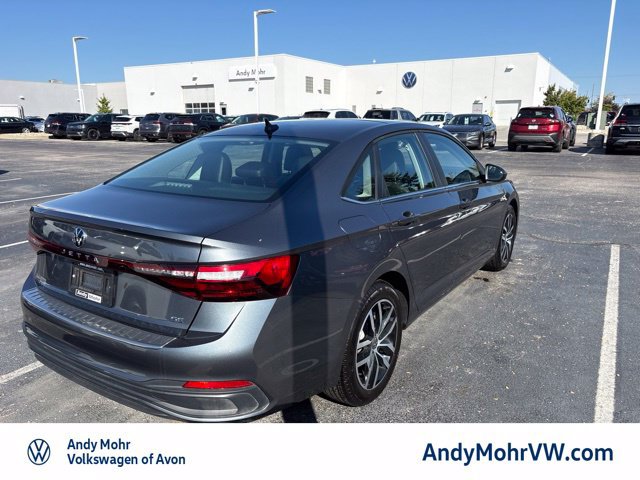 Used 2026 Volkswagen Jetta SE FWD image 3